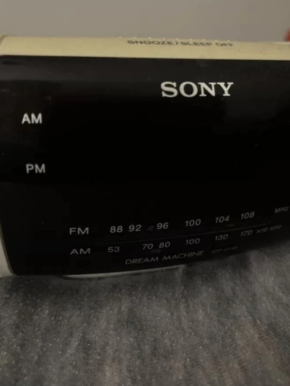 Sony Dream Machine FM AM ICF-C111 Alarm Clock Radio LED Snooze Battery Backup